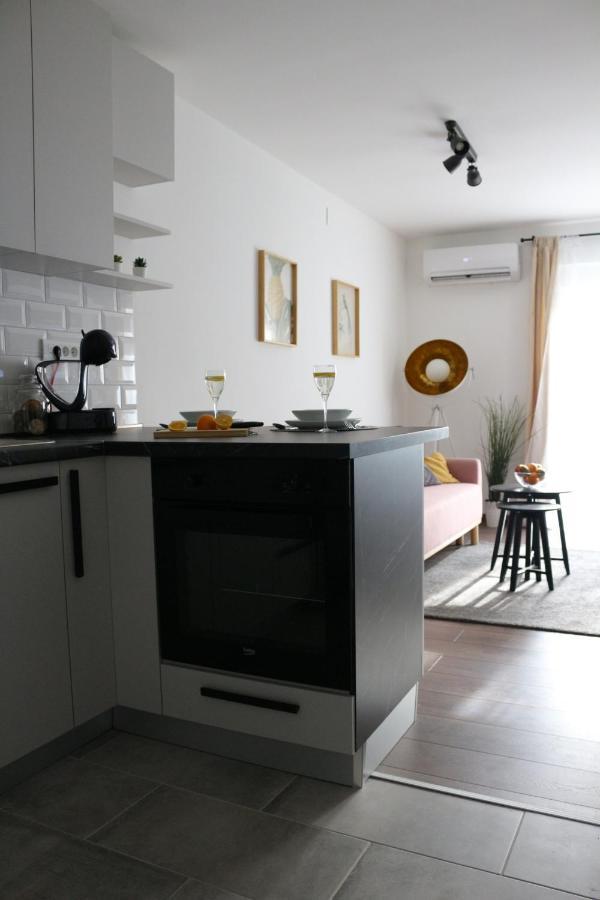 Luca, Digital Nomad Getaway Studio Apartment Zagreb Exterior foto